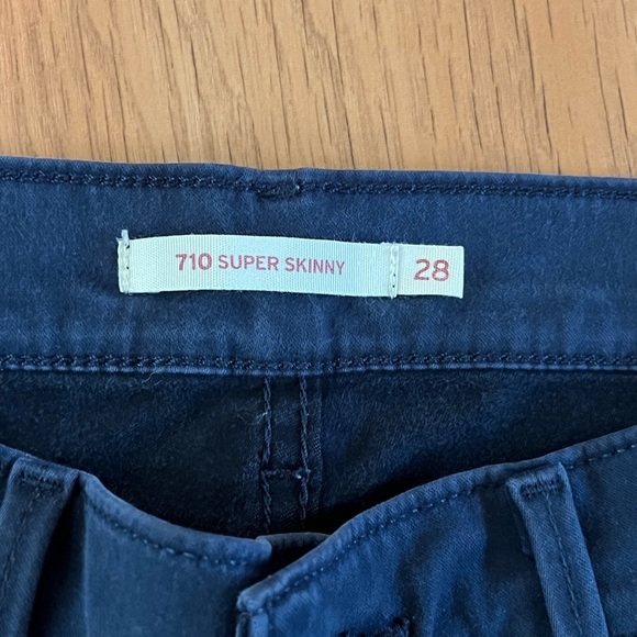 710 Super Skinny size 28 Levi’s - Picture 3 of 3